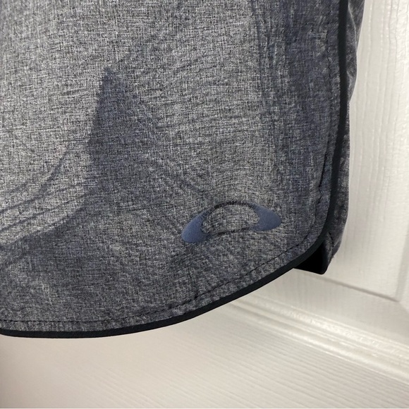 Oakley Tailored Fit Gray and Black Board Shorts with Neon Accents Size 34 GUC - Picture 3 of 7